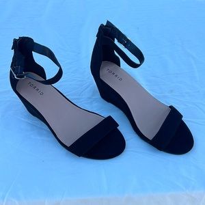Torrid WW black two strap deni wedge 9ww